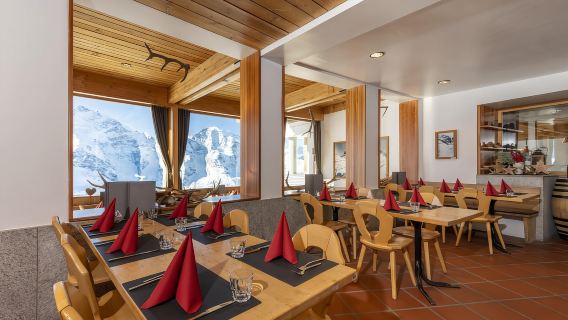 From Milan: Bernina Red Train & Lunch with Mountain Views