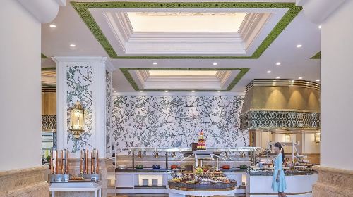 Abu Dhabi Emirates Palace Hotel dining experience 5