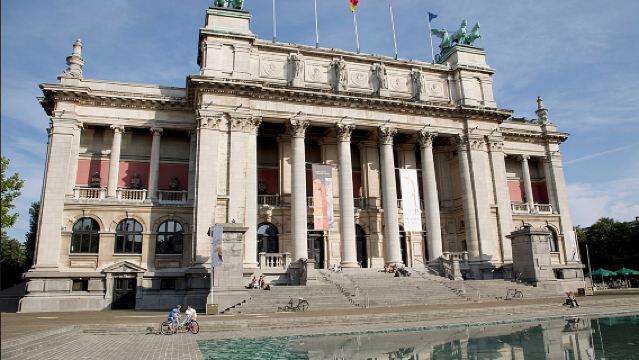 比利時布魯塞爾森林公園+聖心聖殿+大薩布隆廣場+原子球塔之旅