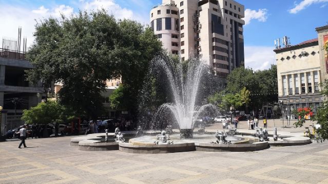 ทัวร์ 1 วัน พิพิธภัณฑ์ศิลปะคาฟีสยัน + จัตุรัสชาร์ลส์ อัซนาเวอร์ + โรงละครโอเปร่าอาร์เมเนีย