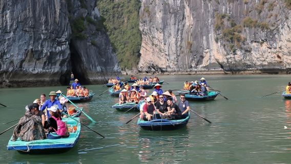 4-stündige Halong-Bucht-Kreuzfahrt ab Hanoi, Vietnam (Hin- und Rücktransfer + Meeresfrüchte-Mittagessen inklusive)
