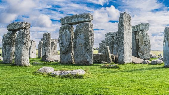 Stonehenge Half-Day Tour from London with Admission & Snack Pack