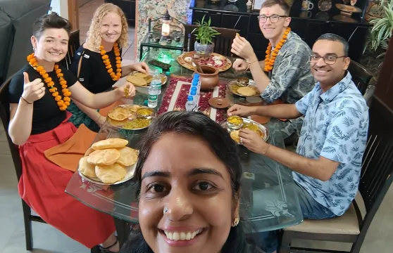 AI之旅－在德里當地人的家中，一起烹飪、聊天、用餐等等。