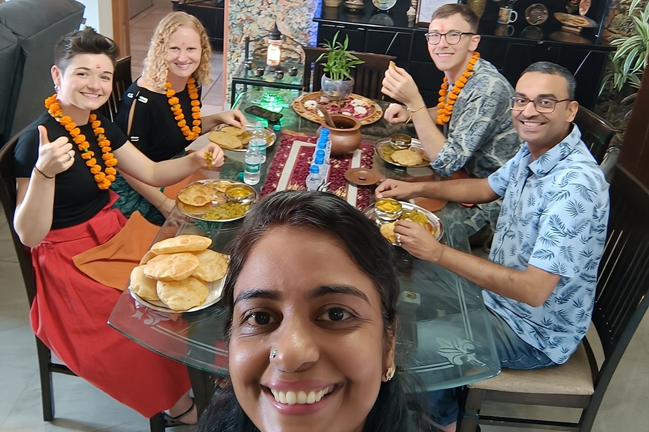 AI Tour - Cook, Talk, Dine & more with locals at their Delhi Home