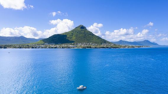 Île aux Bénitiers speed boat tour