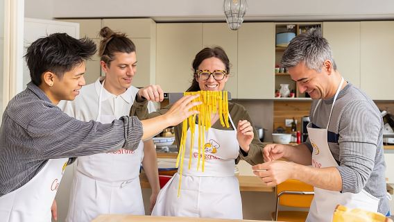 Tagliatelle and Bolognese Sauce Pasta Making Class in Bologna