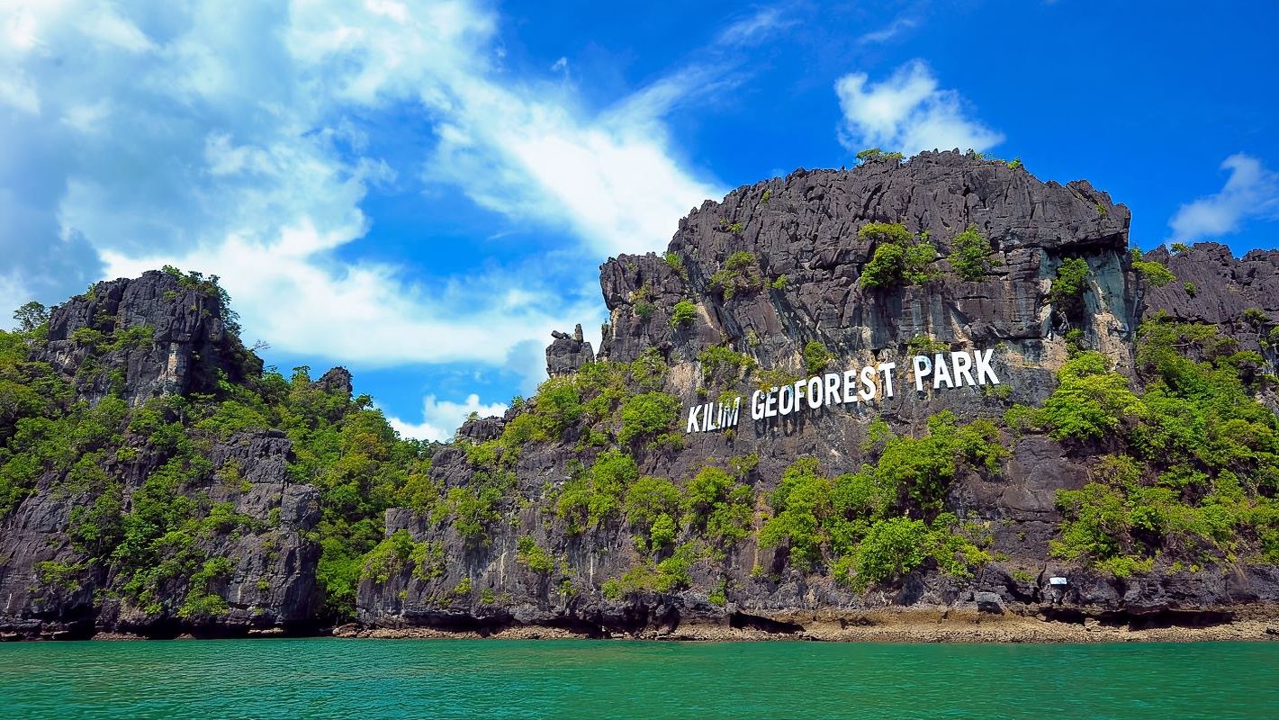 Langkawi Island Holiday 1-day tour · New Pulau Beras Basah · Pulau Dayang · Sea fishing · BBQ