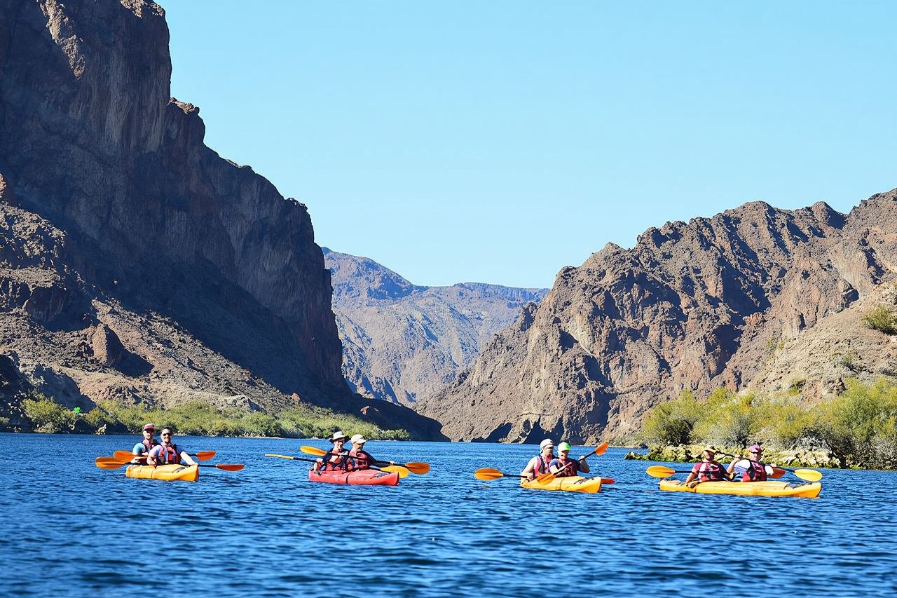 Tour in kayak Emerald Cave Express con soste panoramiche e storiche
