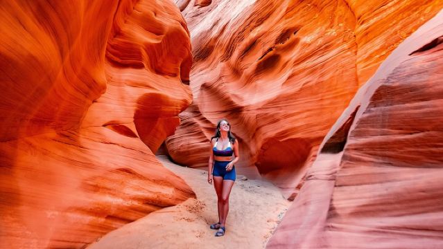 Antelope Canyon and Horseshoe Bend Day Trip from Las Vegas