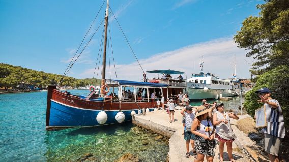 Zadar: Tur Perahu ke Teluk Terpencil Kornati, Kehidupan Lokal & Makan Siang