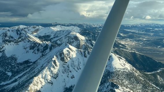 West Yellowstone: Recorrido aéreo de 45 minutos por las escarpadas montañas