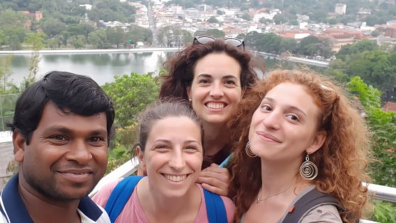Kandy: tour guidato privato con attrazioni locali in Tuk Tuk