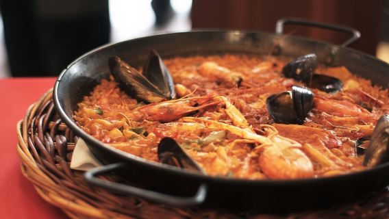 Barcelona: Old Town Tapas & Paella Food Tour with 8 Tastings