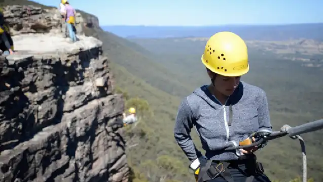 藍山：精彩的半日繩降探險