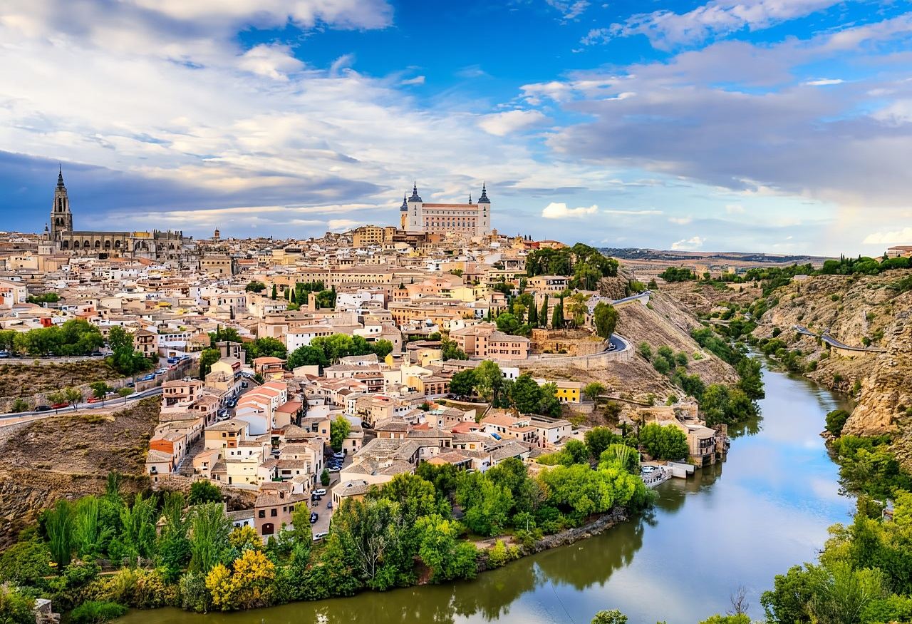 From Madrid: Guided Day Trip to Segovia and Toledo
