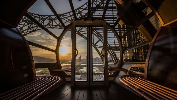 マカオ グランド リスボア レストラン MOP100現金バウチャー＋スタジオ・シティ・マカオ・ゴールデン・リール8の字型観覧車