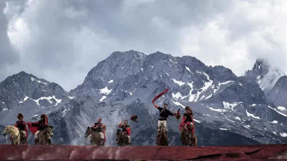 Spectacle « Impression Lijiang » du Yunnan (scène enneigée à 3100 mètres + spectacle en plein air authentique)