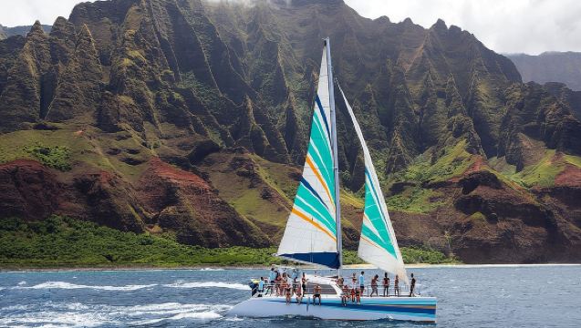 Kauai: Leila Na Pali Sunset Dinner Sail