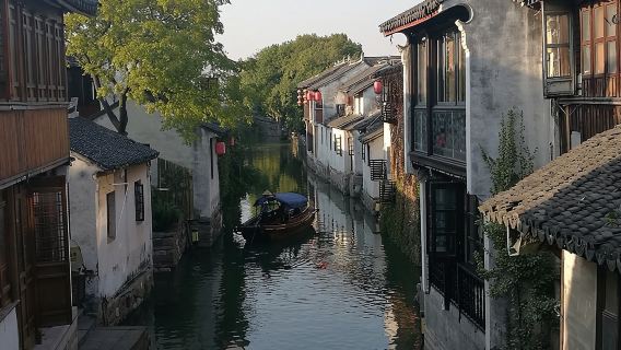 Excursión privada de un día a Suzhou y la aldea acuática de Zhouzhuang con almuerzo incluido