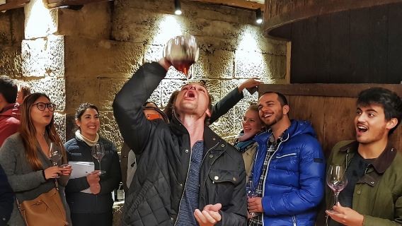 Rioja-Weinstraße mit Weingutbesitzer