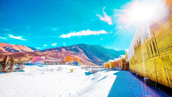 Partridge Mountain Nature Park Ski Resort Chinese-speaking group tour for one day: Ascend to the summit and enjoy magnificent snow and ice scenery.