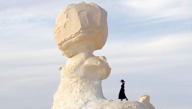 Round-trip from Cairo to Black and White Desert National Park with Black Desert camping in desert tents