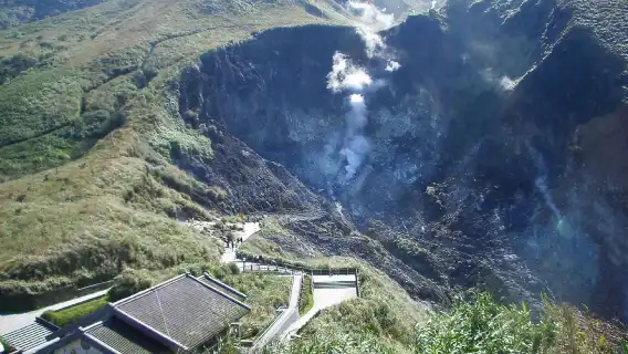 Beitou Geothermal Valley, Yangmingshan Scenic Area, and Yehliu Day Tour (Hotel Pickup)