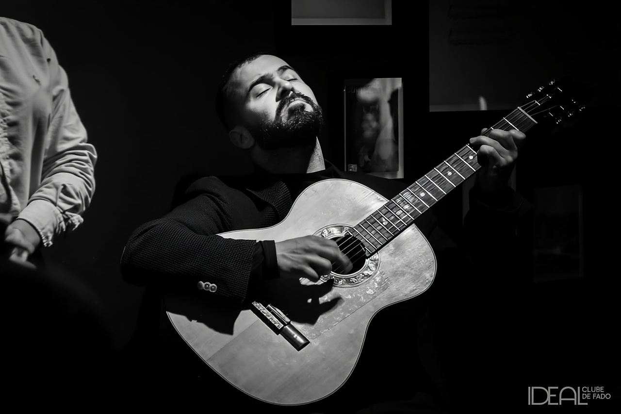 Porto: The highest-rated traditional fado concert (downtown)