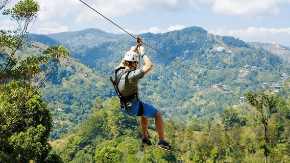 Ella: Petualangan Zipline dengan Pemandangan Mini Adam's Peak