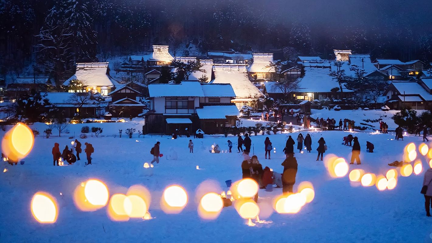 [ฤดูหนาวปี 2026 เท่านั้น] ทัวร์ 1 วัน ชมแสงไฟหิมะที่สะพานฟ้ากับบ้านเรือนโบราณอิเนะและมิยามะ