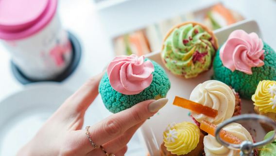 London: Afternoon Tea Sightseeing Bus Tour