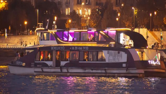 Evening on the Danube River and Lights - Cruise with 4-course Dinner