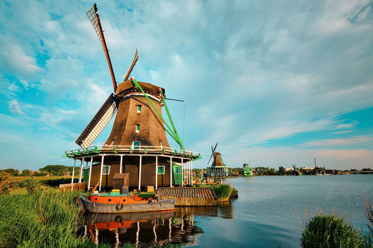 one-day tour to Windmill Village, Volendam, and Marken from Amsterdam, Netherlands