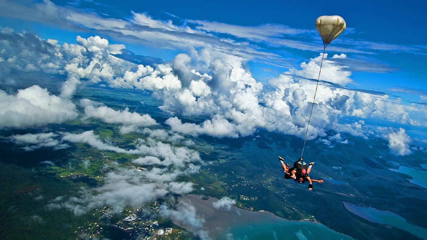 Airlie Beach ocean view skydiving [hotel transfer/beach landing/skydiving certificate + optional photos & videos]