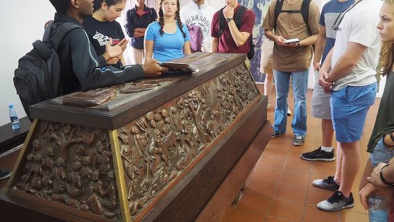 Tur Jalan Kaki di Pusat Kota Maputo yang Wajib Dikunjungi dengan Minuman Segar