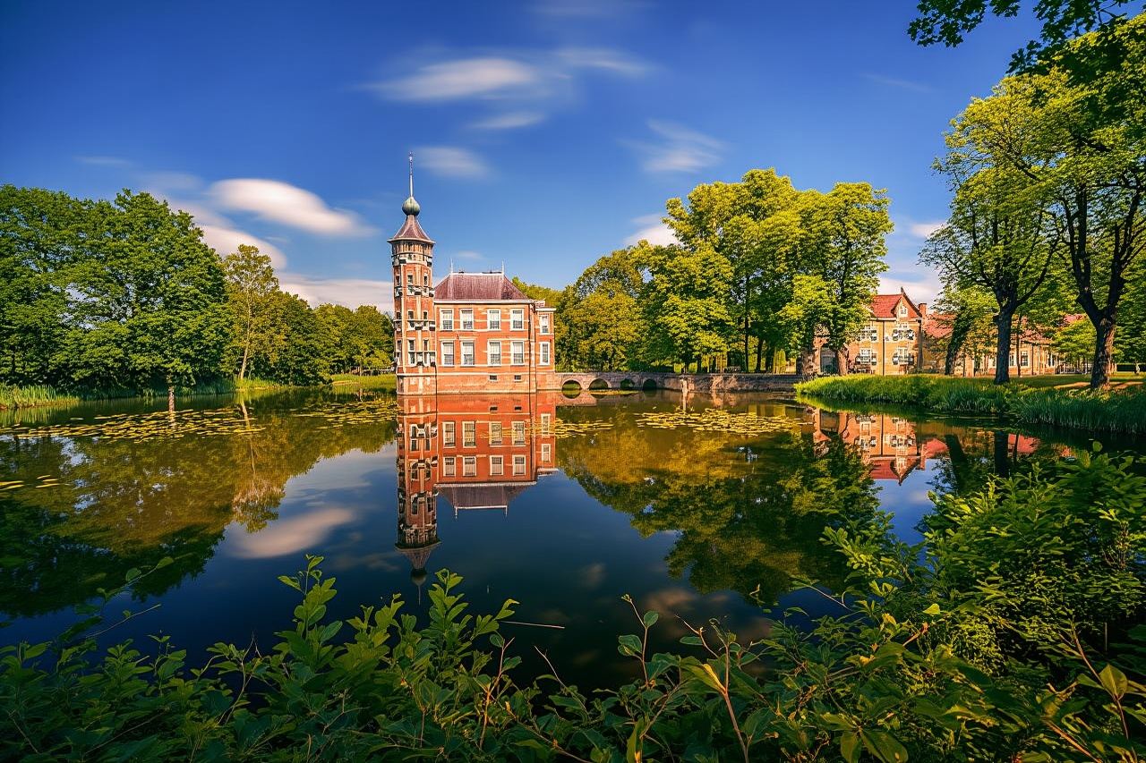 Self guided tour with interactive city game of Breda