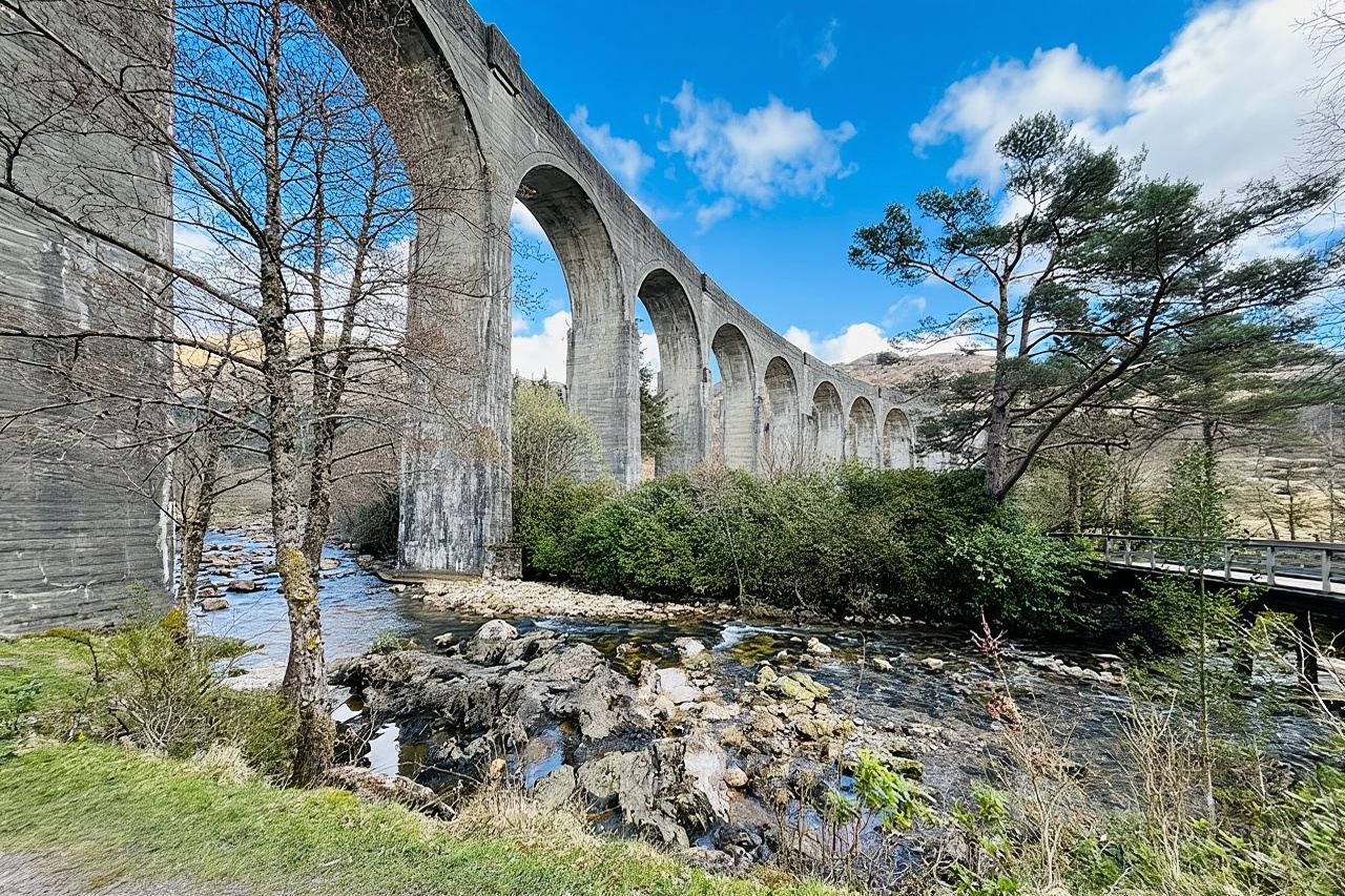 Perjalanan Sehari Penuh: Jembatan Glenfinnan & Dataran Tinggi dari Edinburgh