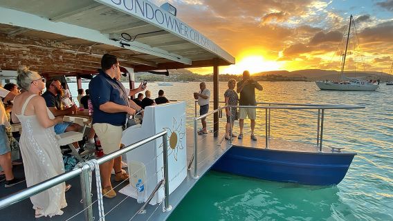 Crucero al atardecer en Airlie Beach