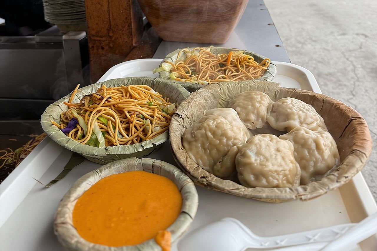 Tour in risciò tra cibo, bevande e shopping a Kathmandu