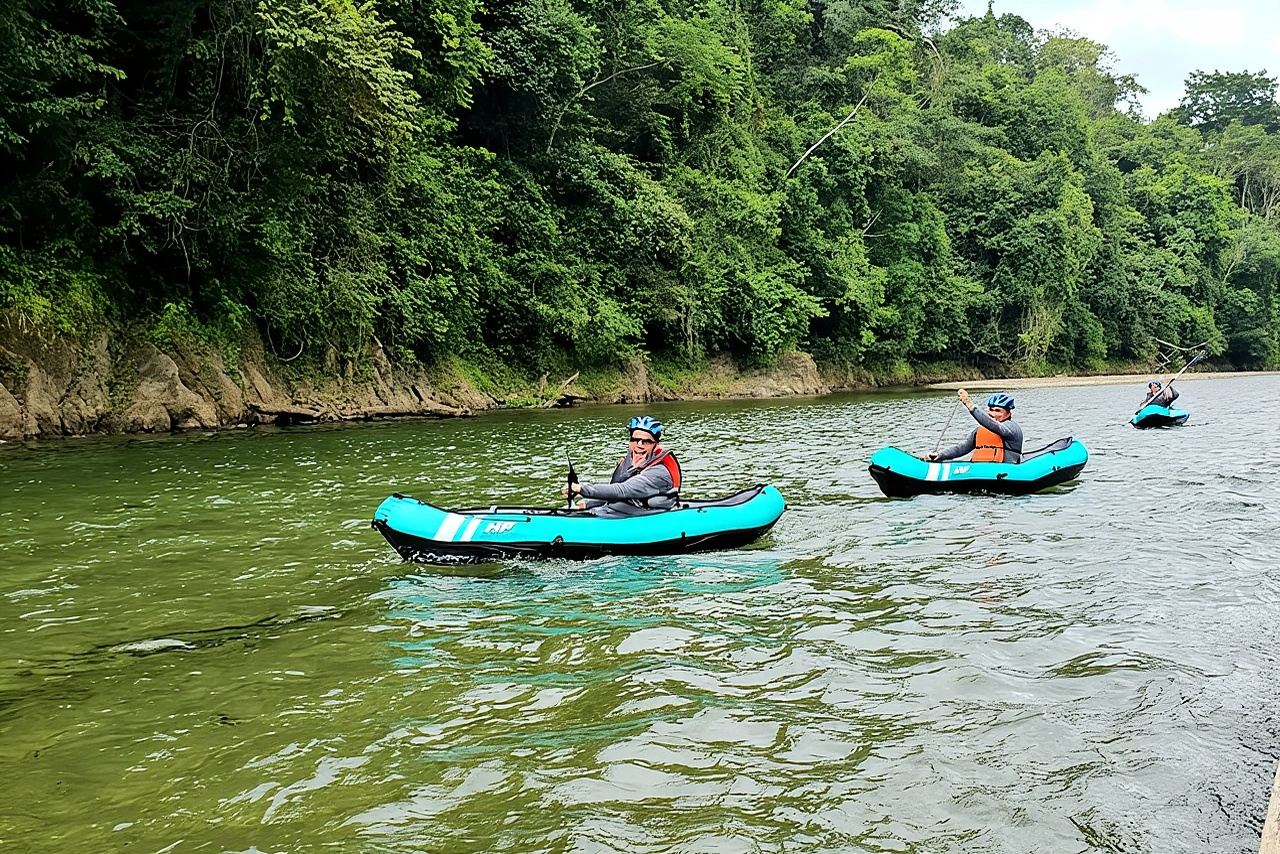 Full Rainforest Experience: Kayaks, Waterfall and Embera village 