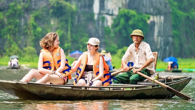 ทัวร์วันเดียวเต็มวันที่นิญบิ่ง กับฮวาลือ ทามก๊อก และถ้ำมัว