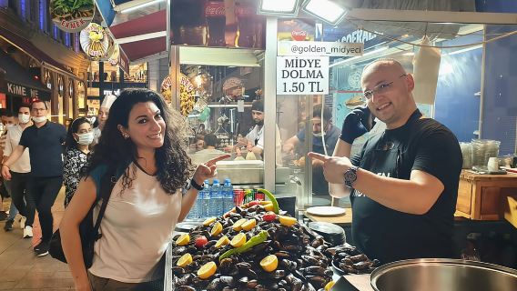 Recorrido culinario por Estambul: taberna local y comida callejera gourmet