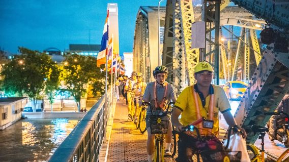 ทัวร์ปั่นจักรยานชมกรุงเทพฯ ยามค่ำคืน พร้อมรับประทานอาหารริมทาง