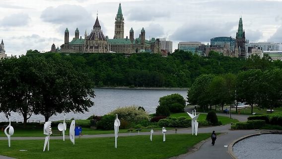加拿大渥太華首都一日遊國會山+國家美術館+戰爭博物館