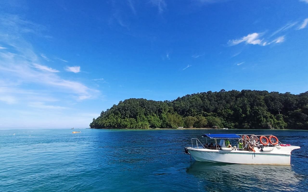 Sabah Kota Kinabalu Sapi & Mamutik Island Snorkeling Shared Day Tour Includes Lunch & Optional Water Activities