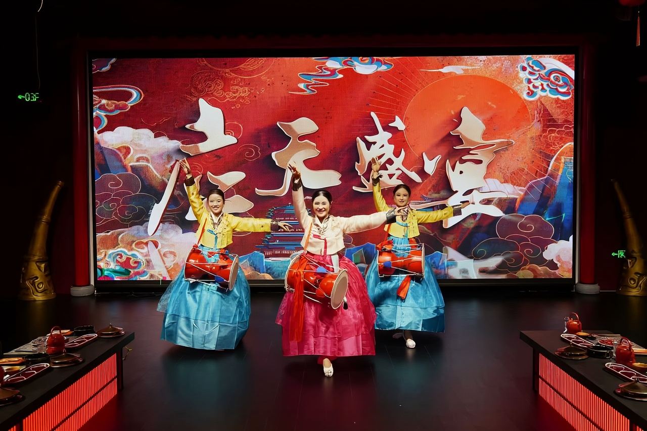 Luoyang Grand Fusion · Banquet Impérial Yingtian (Expérience immersive des plaisirs impériaux + Danse et musique en costumes traditionnels + Délices de la cour)