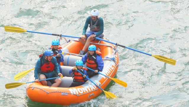 Gardiner: Full Day Raft Trip on the Yellowstone River+Lunch