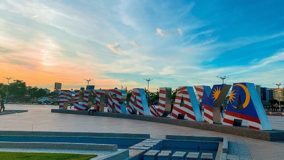 Putrajaya Half Day Tour with Pink Mosque & River Cruise(SIC)