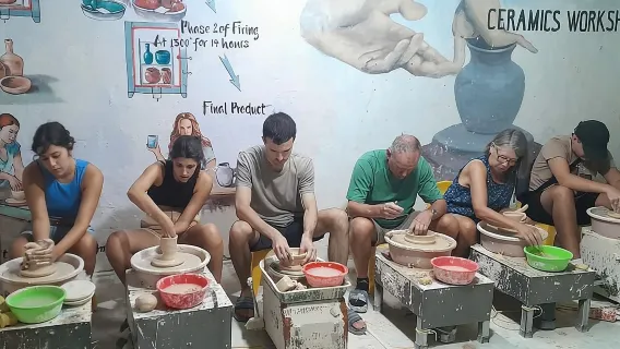 Töpferkurs in Bat Trang in der Altstadt von Hanoi / Aktivität zum Selbermachen