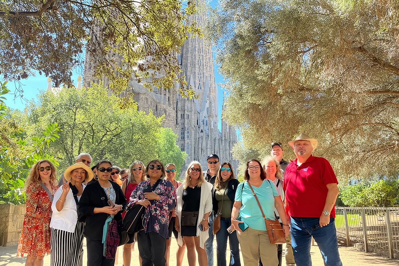 Best of Barcelona: Sagrada Familia & Park Guell Tour with Pick-up